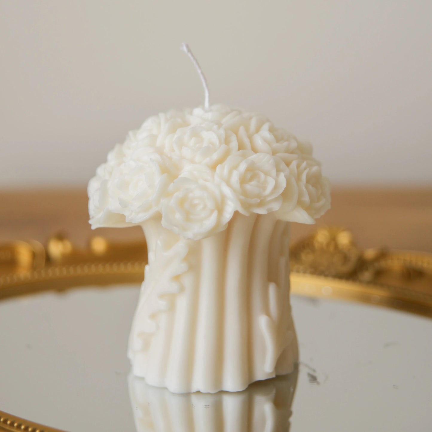 Rose bouquet candle
