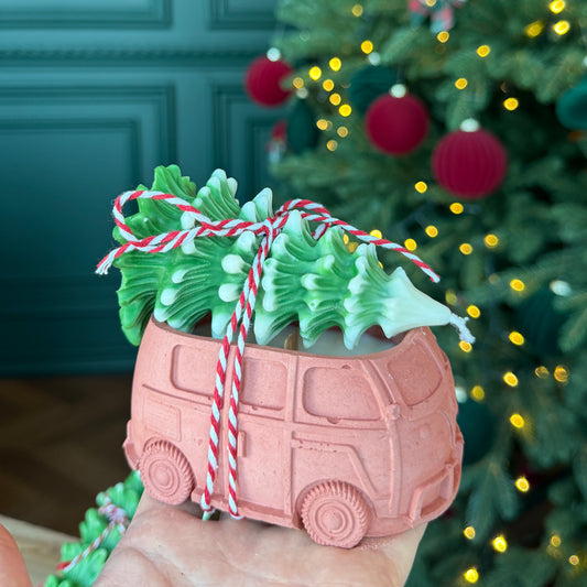 Bus&Christmas tree candle