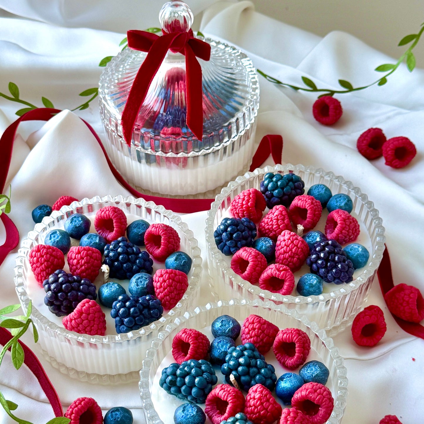 Mix berries candle